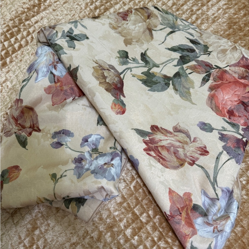 Oval Floral Tablecloth